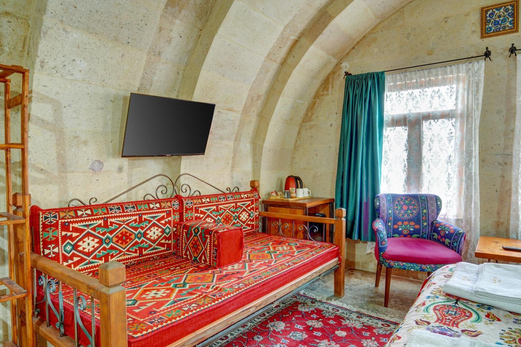 Bed and Breakfast Atax Cave House Аванос Экстерьер фото